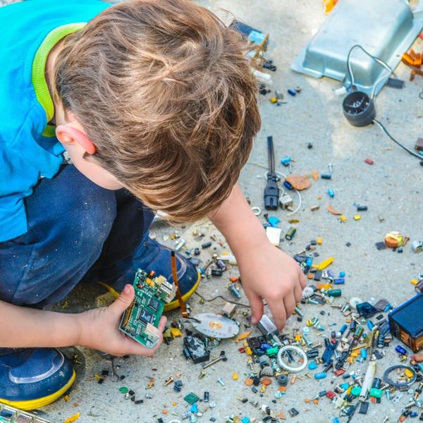 Child fiddling with electronic components - Photo by Kevin Jarrett on Unspash